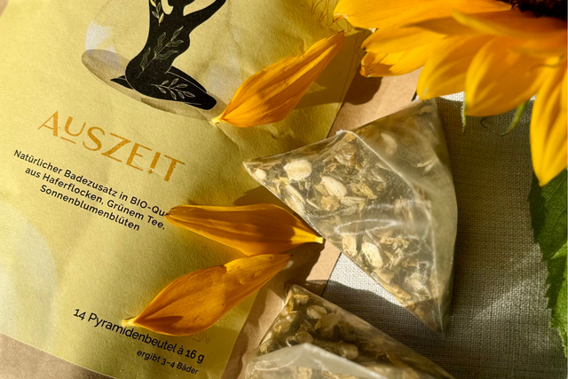 Badetee AUSZEIT im Pyramidenbeutel | entspannend | 14 Stück (3-4 Bäder)